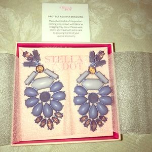 Stella & Dot Beautiful Statement Earrings!!💗💗💗